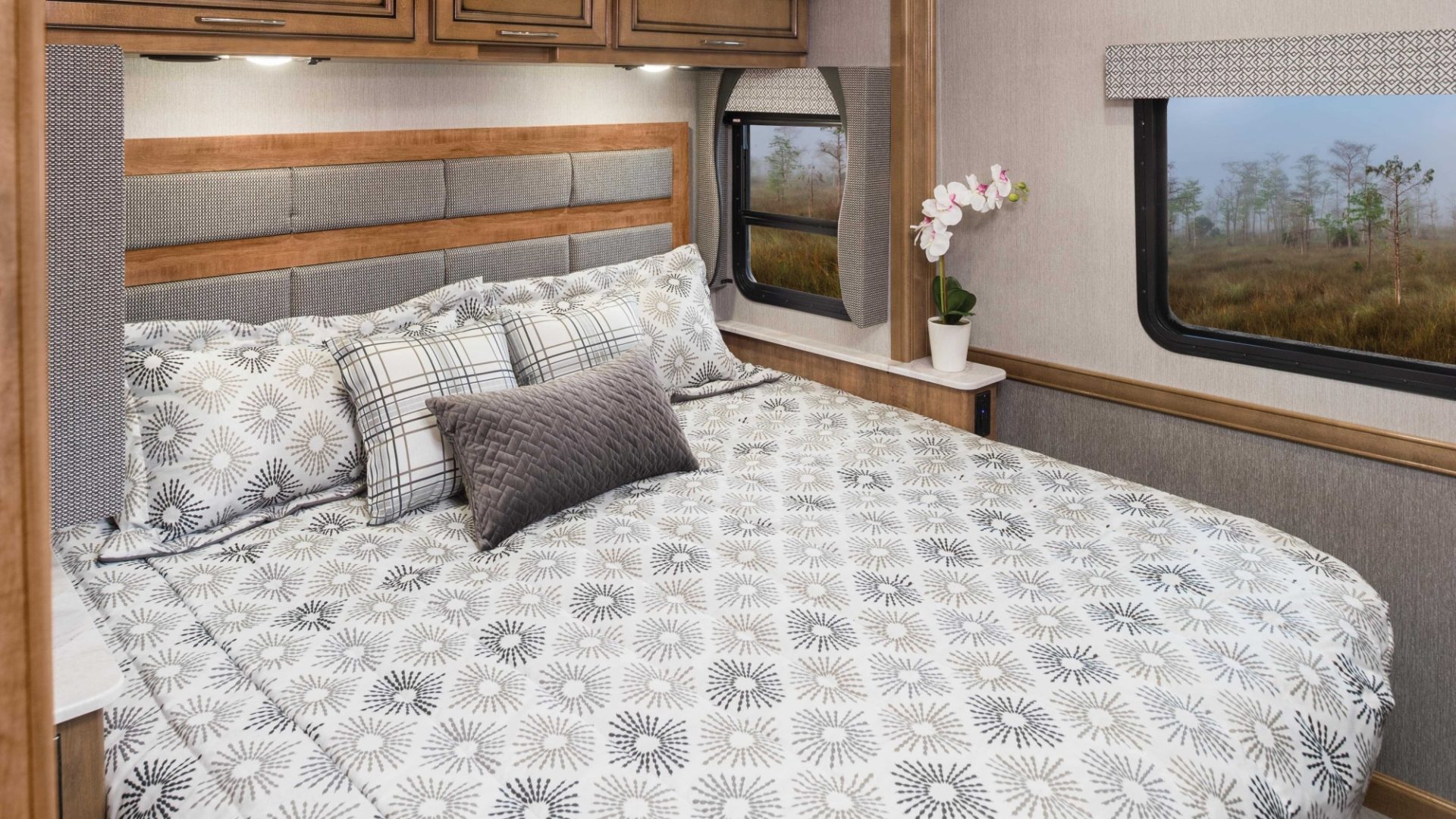 13 masterbed Bounder33 C MY22 Quicksilver E Chestnut 1028 min