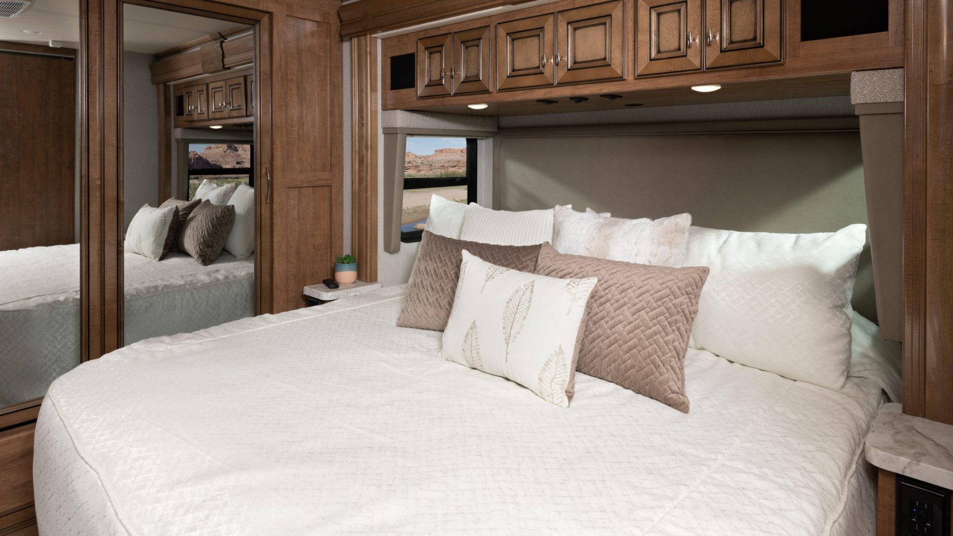 14 masterbed Naut34 RX canvas bourbon MY22 6504
