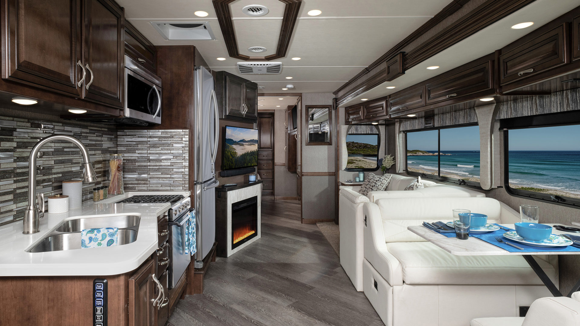 Bounder 35K Oceanview décor with Oxford cabinetry
