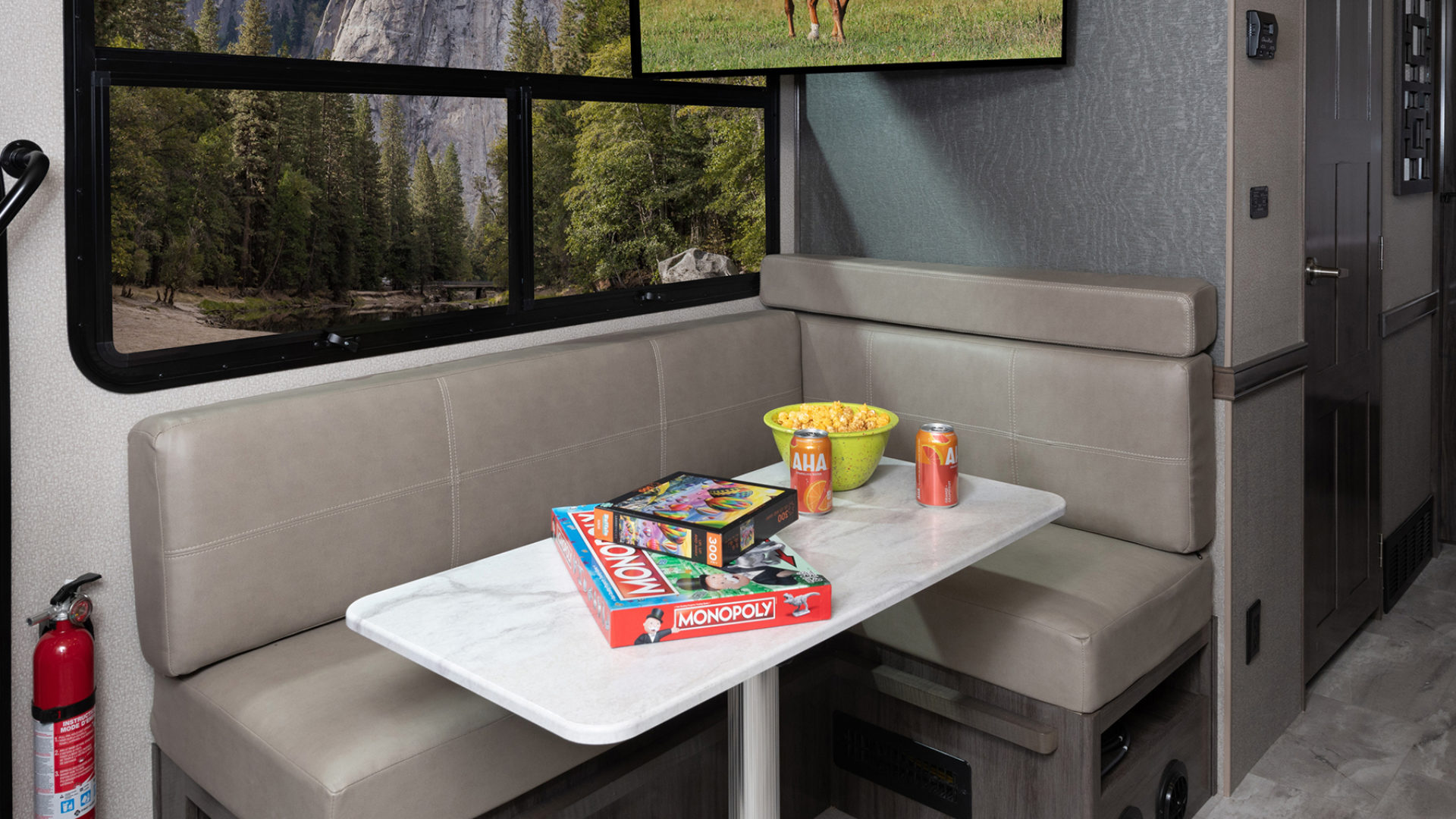 3 Dinette Admiral29 M Moonscape whiswind514 tv2 articulating MY21