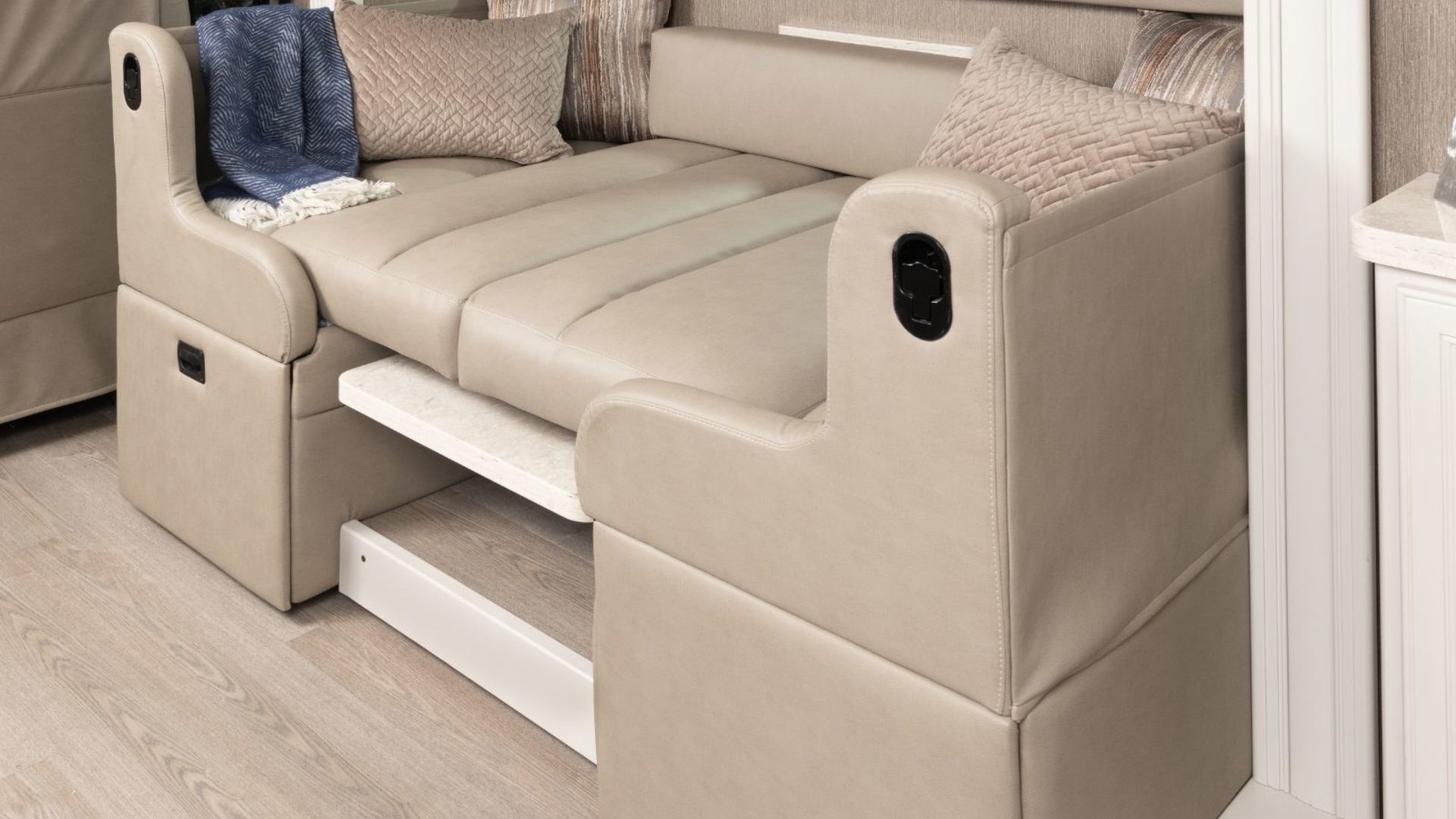 Nautica 35MS Copper Ridge Decor with Fossil Cabinetry