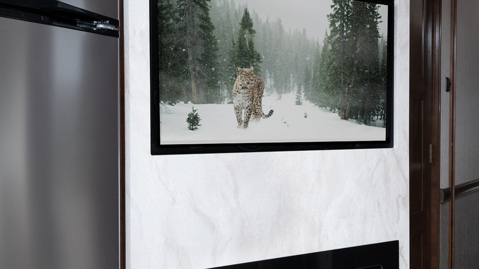 Invicta 34MB Biscotti Decor with Amber Cabinetry