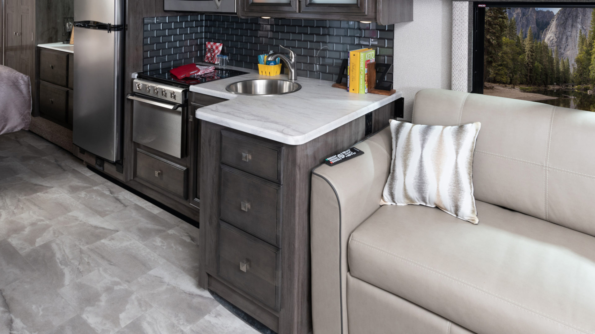 Admiral 29M Moonscape Decor with Whispering Wind Cabinetry
