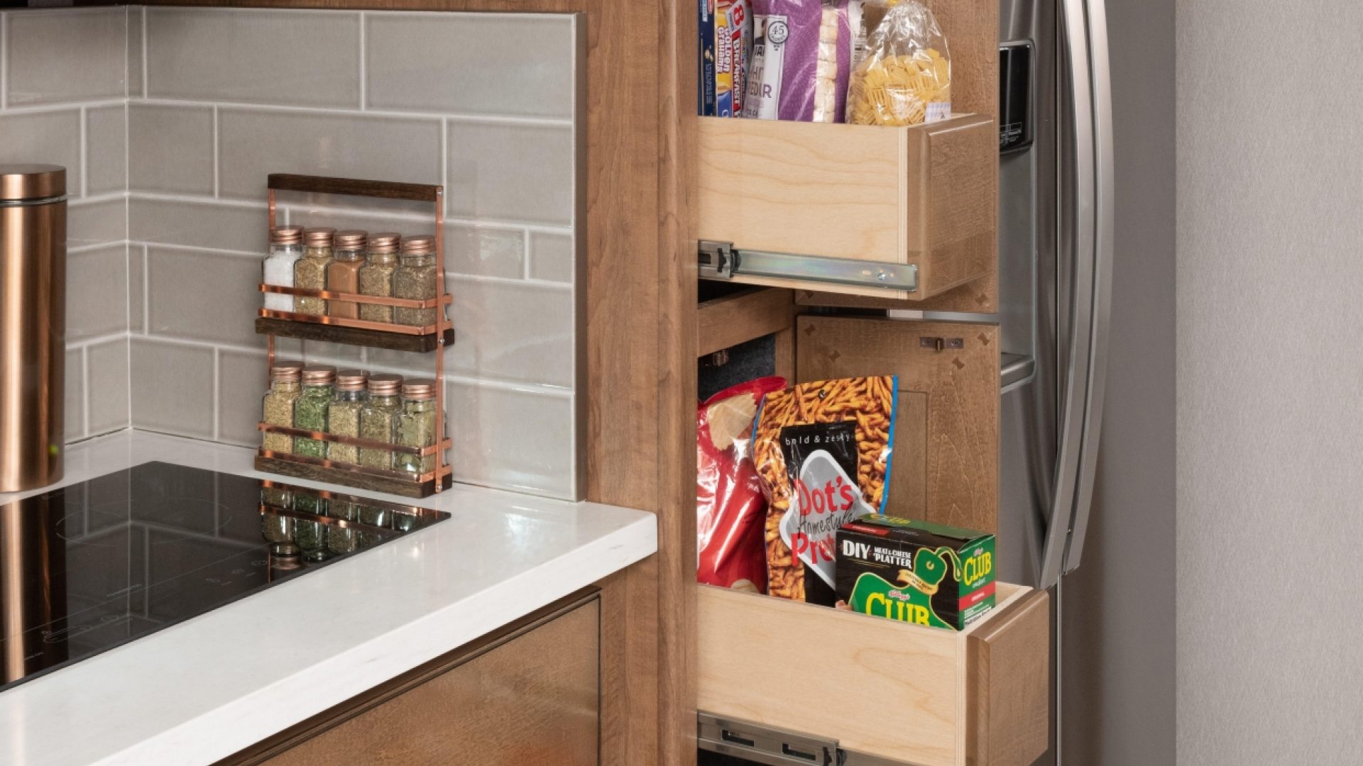 4 pantry NAV38 K Canvas Bourbon MY22 204