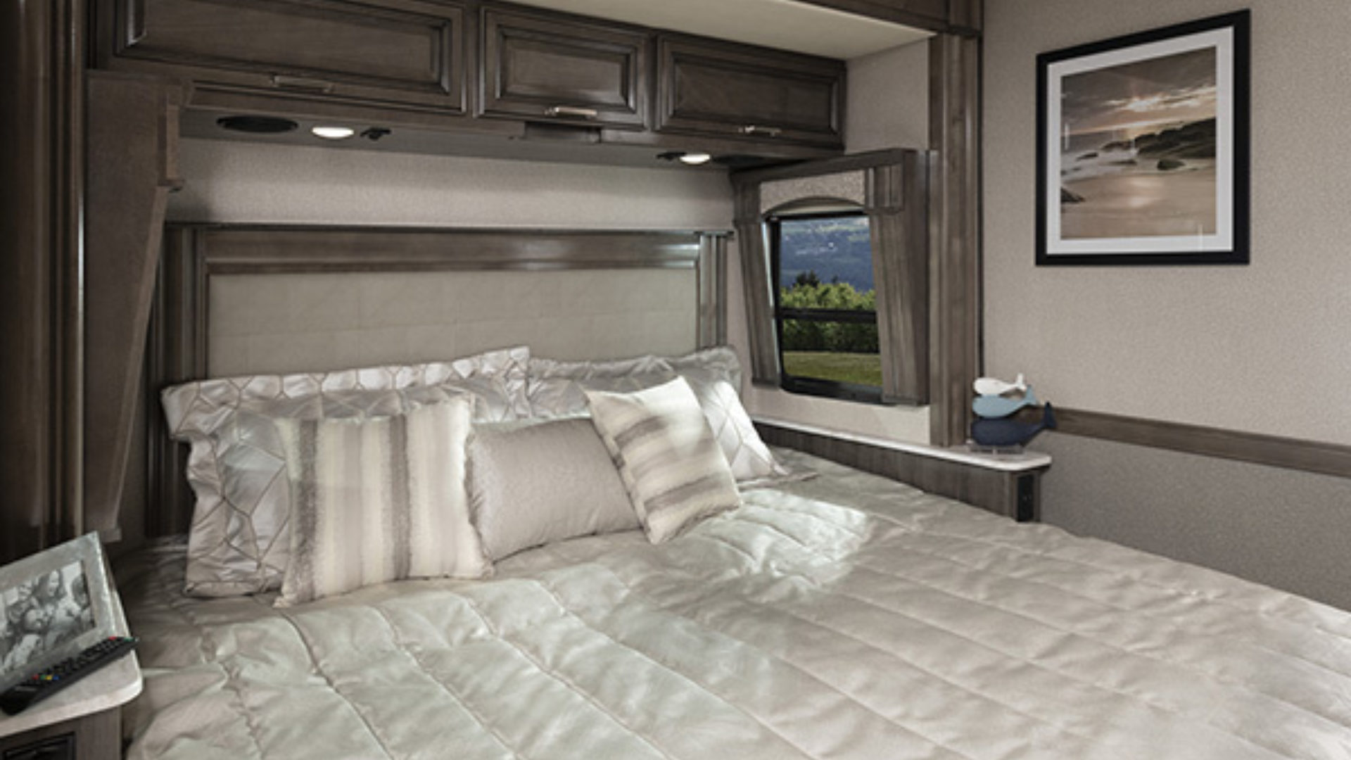 Southwind 35K Peppercorn Decor with Greystone Cabinetry