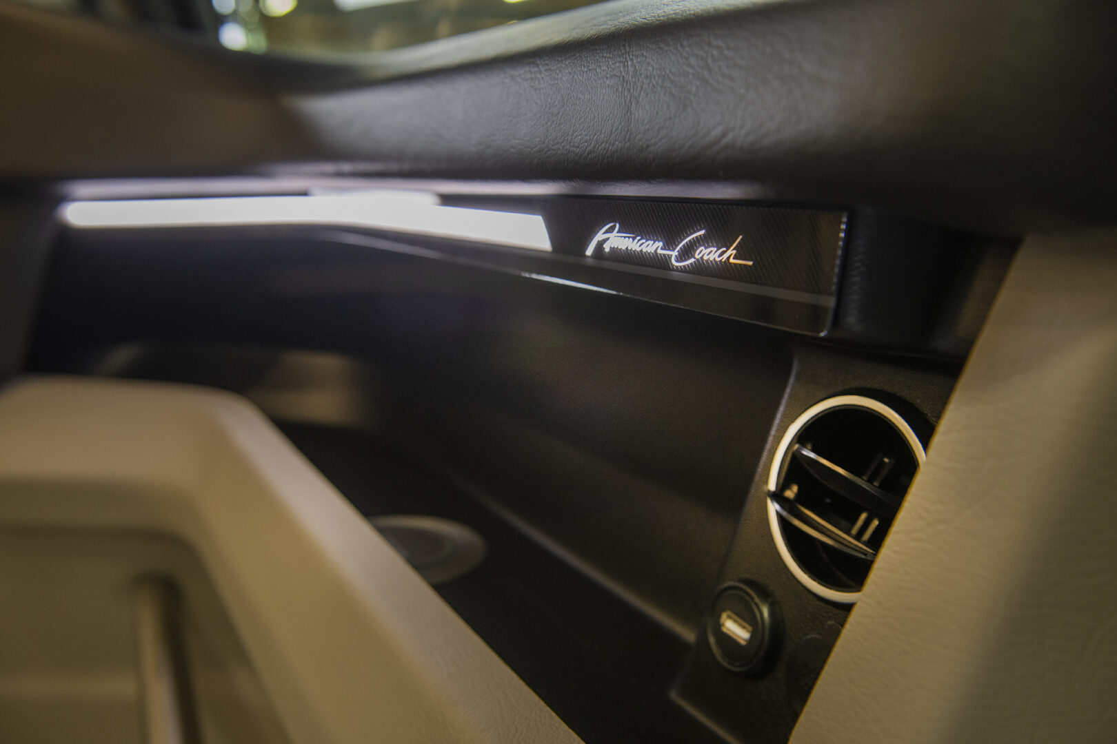 Lighted A Mcoachlogo dash Egle2117