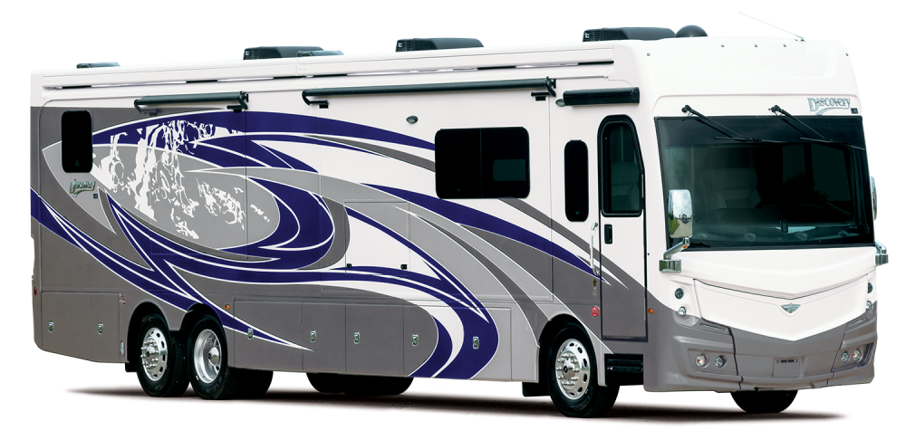 3 4 exterior Discovery LXE44 S Exterior Lakefront MY22